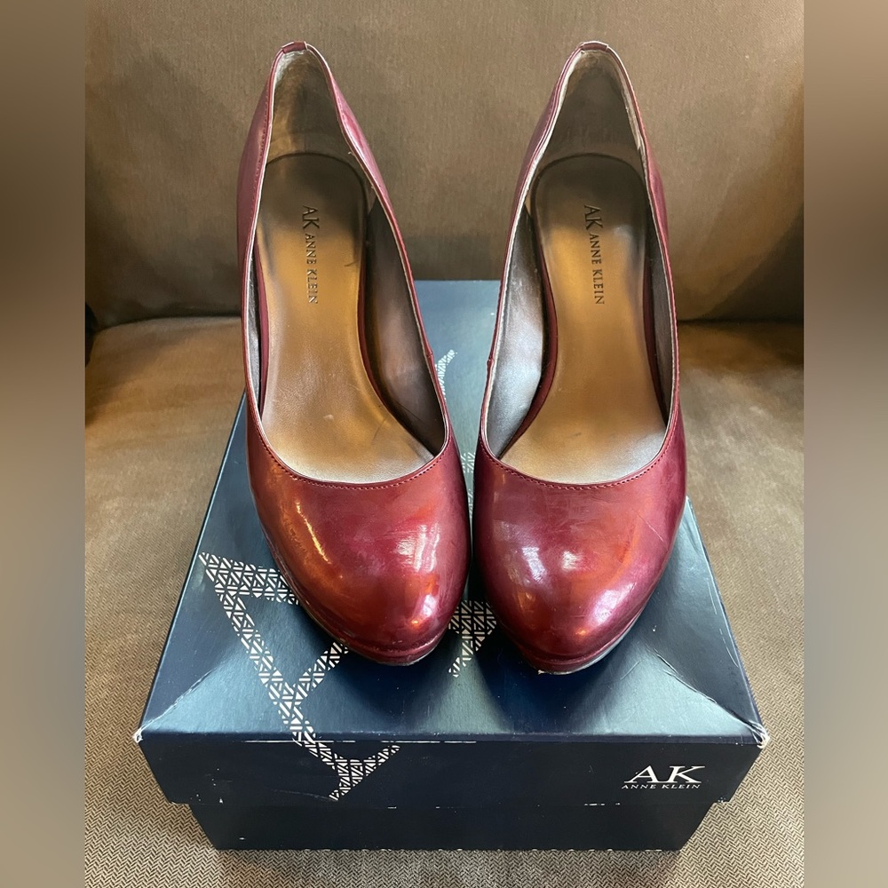 Anne Klein - deep red heels - 7.5 - with box